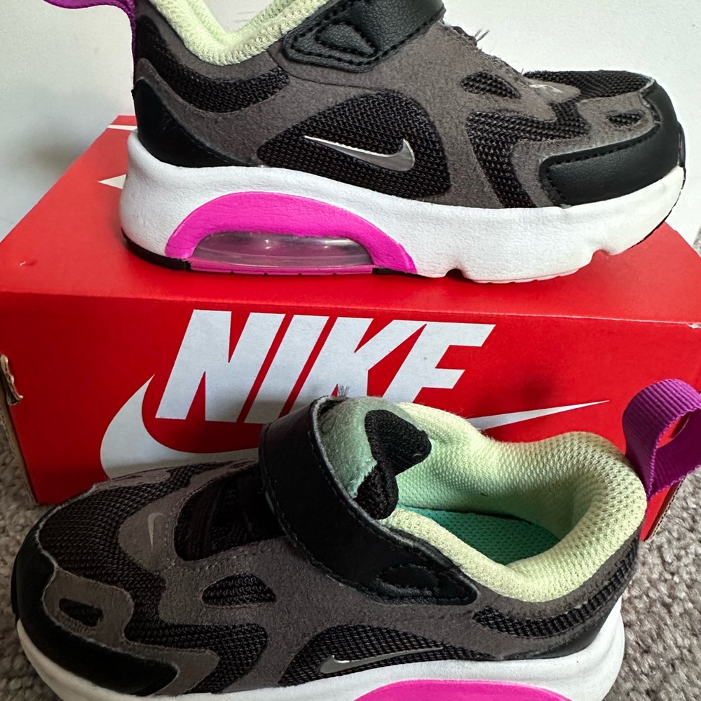 Like new toddler girls, Nike air max 200 (td) size 7 - Picture 5 of 10